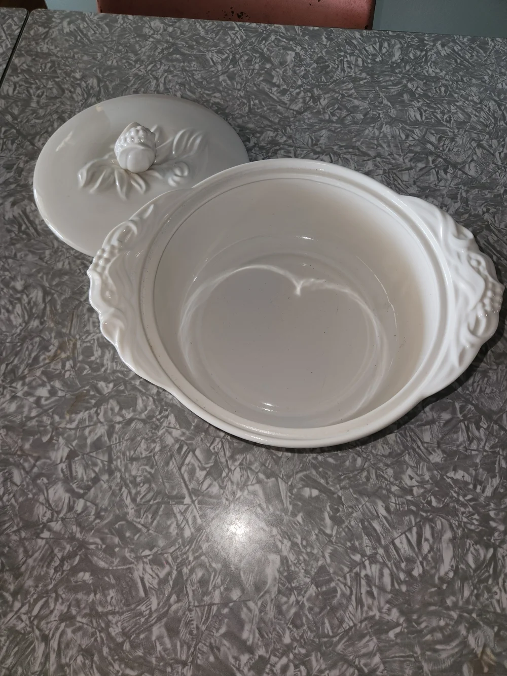 White Ceramic Covered Casserole Dish - Classic Home Kitchen